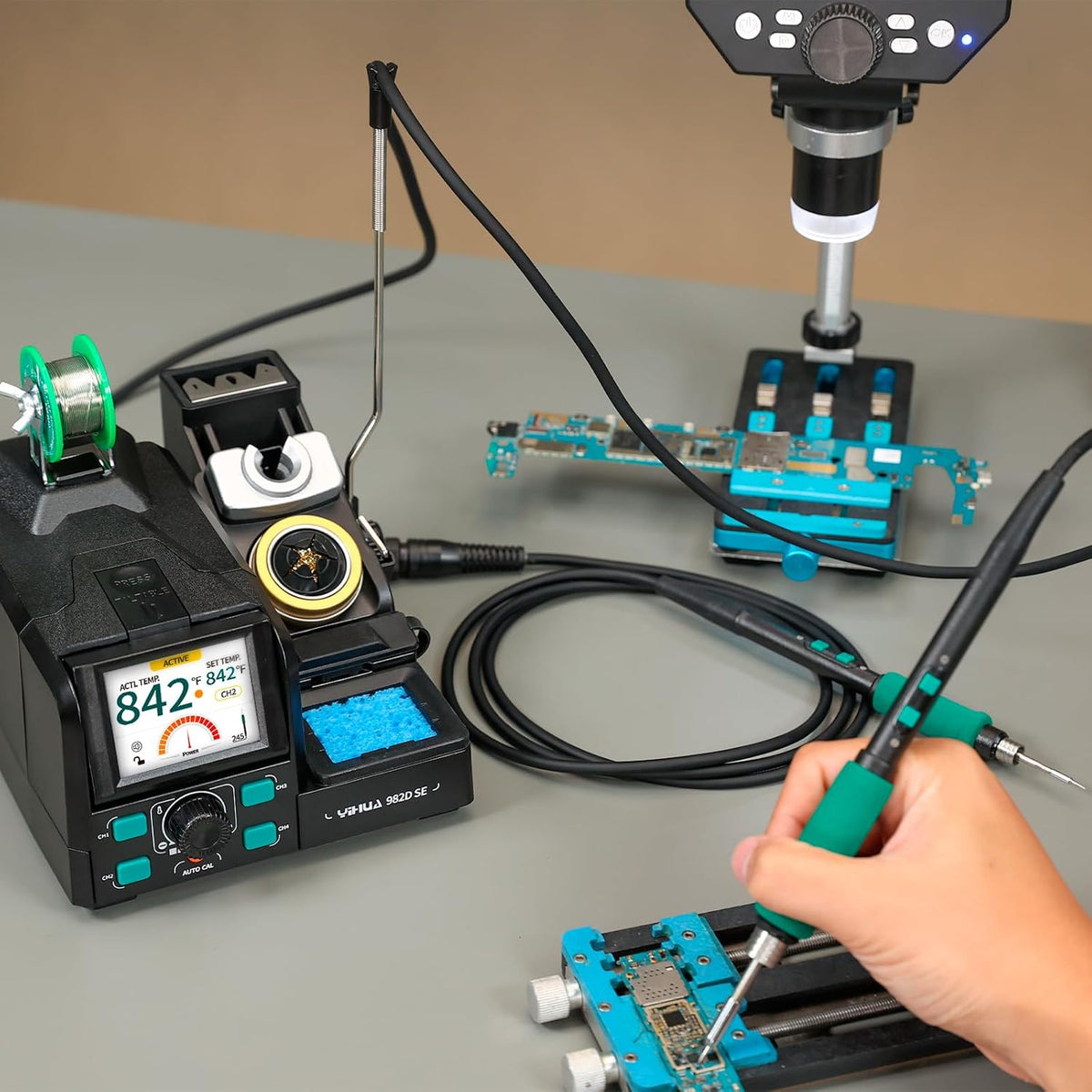 YIHUA 982D SE 200W Soldering Station Kit with Auto Calibration and 11 Tips
